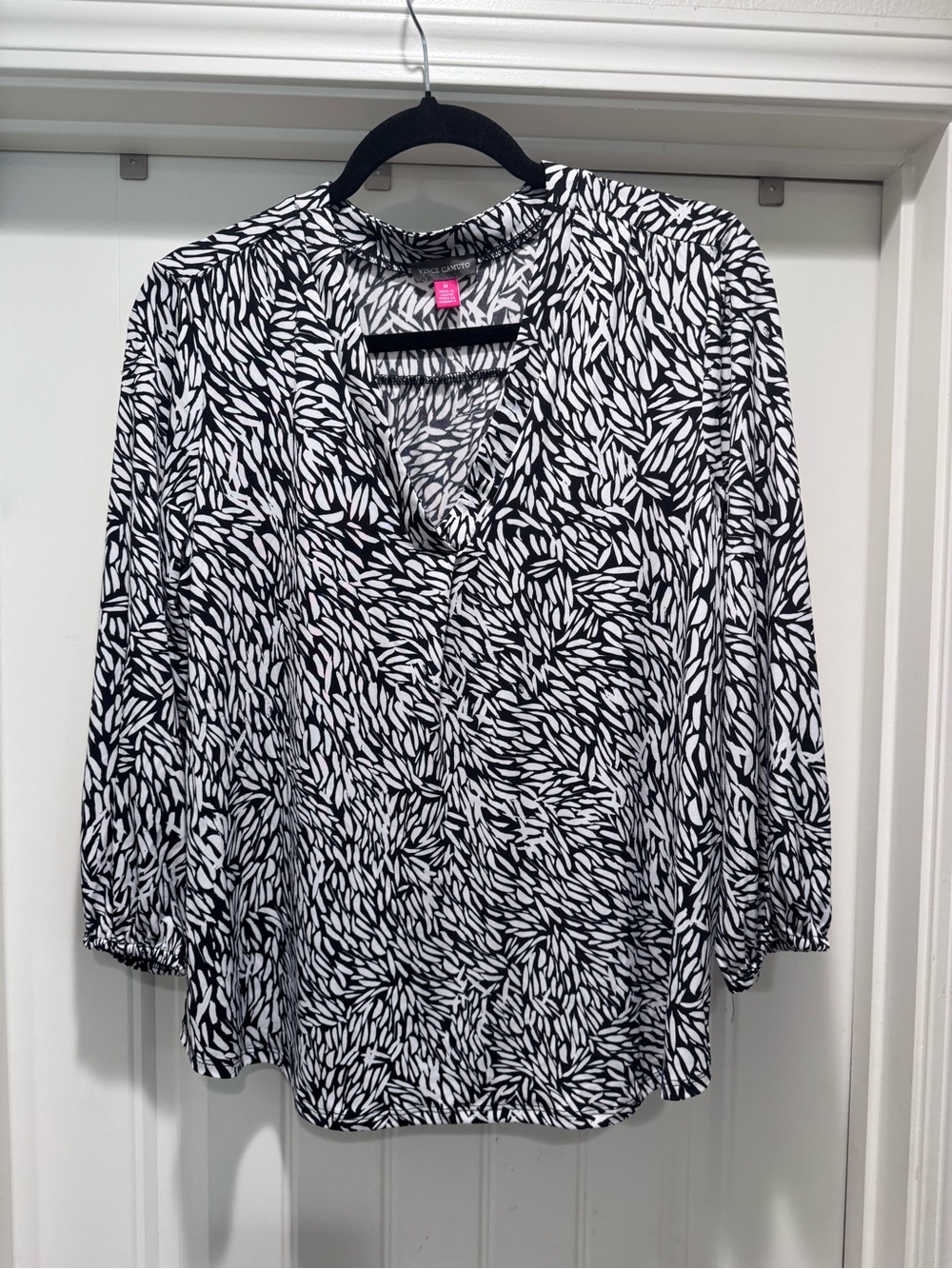 Vince Camuto Black and White Leaf-Print V-Neck Blouse